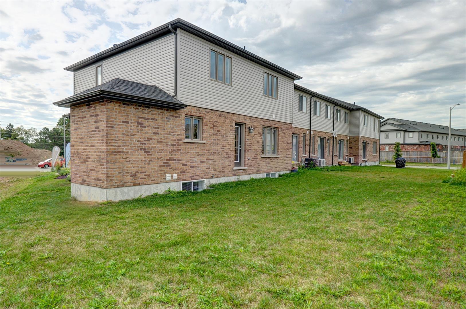 Huron Gardens in Kitchener, ON | Prices, Plans, Availability